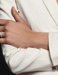 icon_halo_engagement_ring_pave_diamonds_band_image1_2