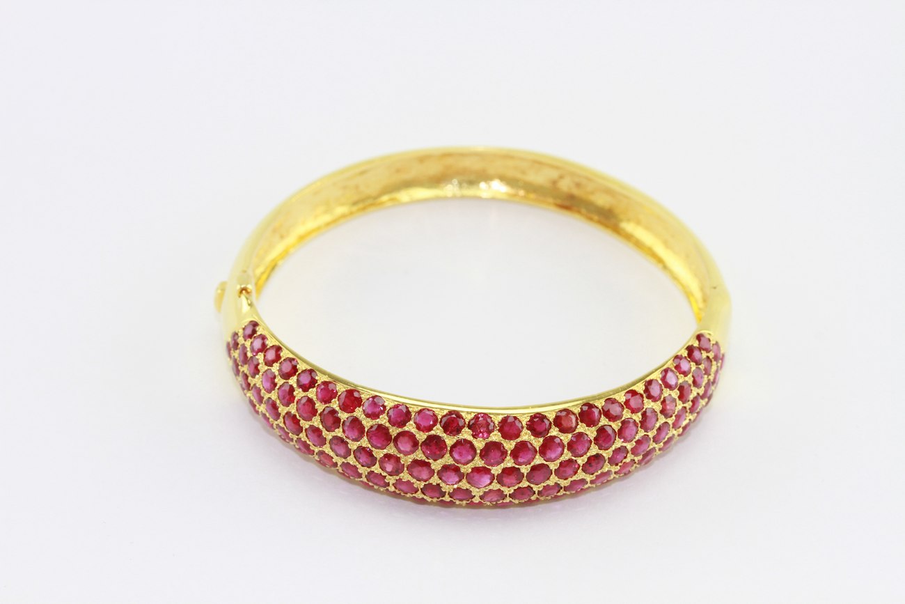 กำไลทองคำพลอยแดง-1