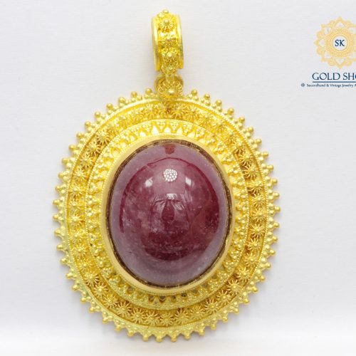 จี้พลอยแดงล้อมดอกพิกุลทองคำ