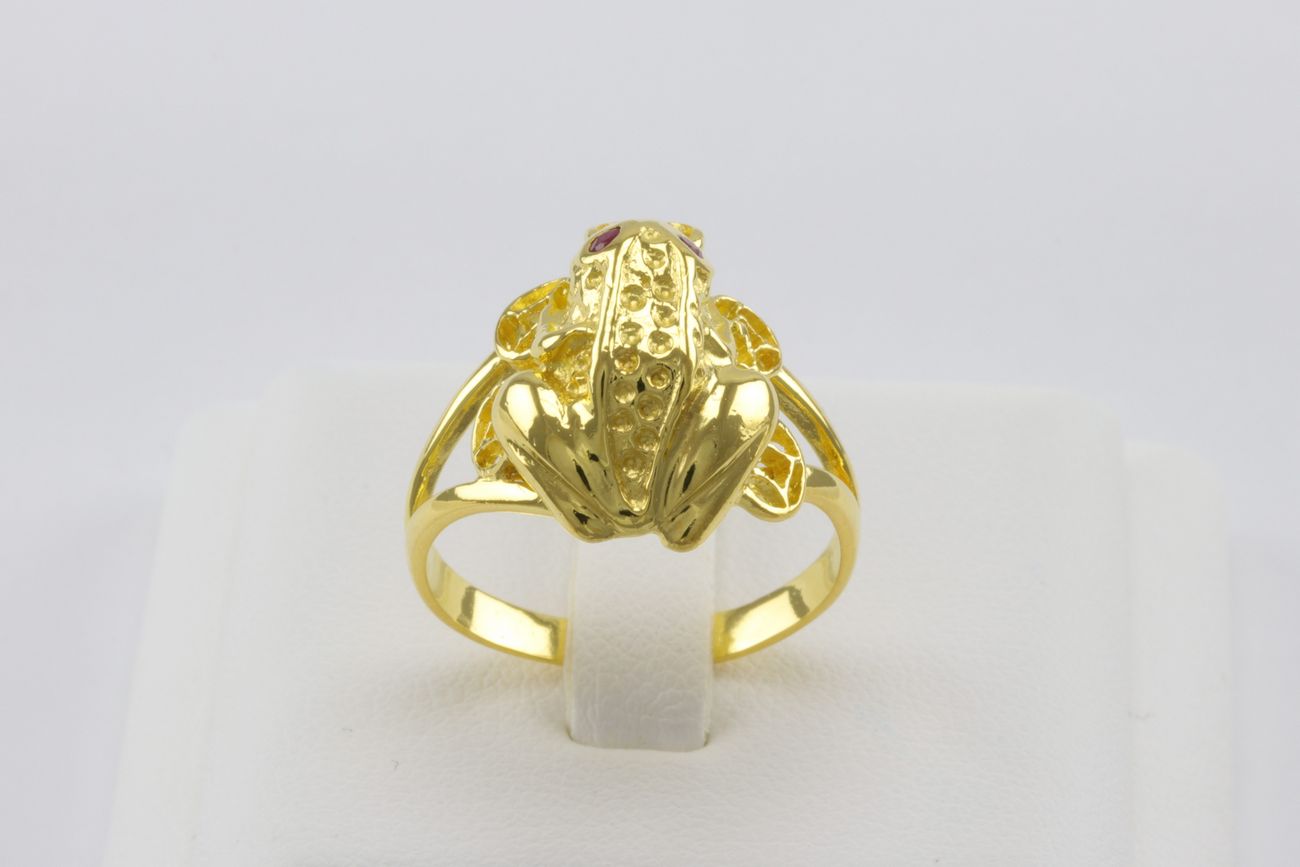 แหวนกบคาบเหรียญทองคำ-1