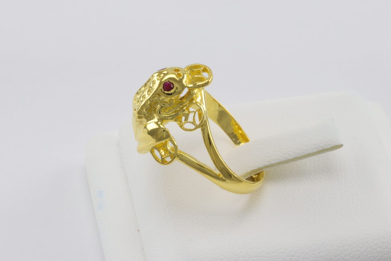 แหวนกบคาบเหรียญทองคำ-2