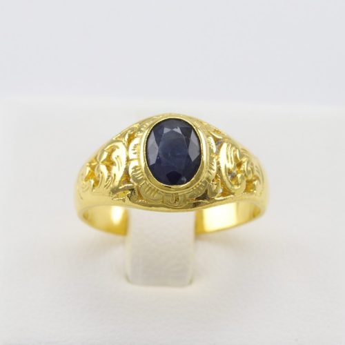 แหวนพลอยน้ำเงินทองฉลุลาย