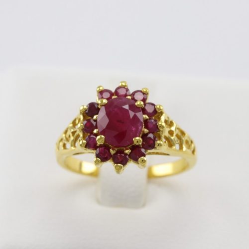 แหวนพลอยแดงทองฉลุลาย