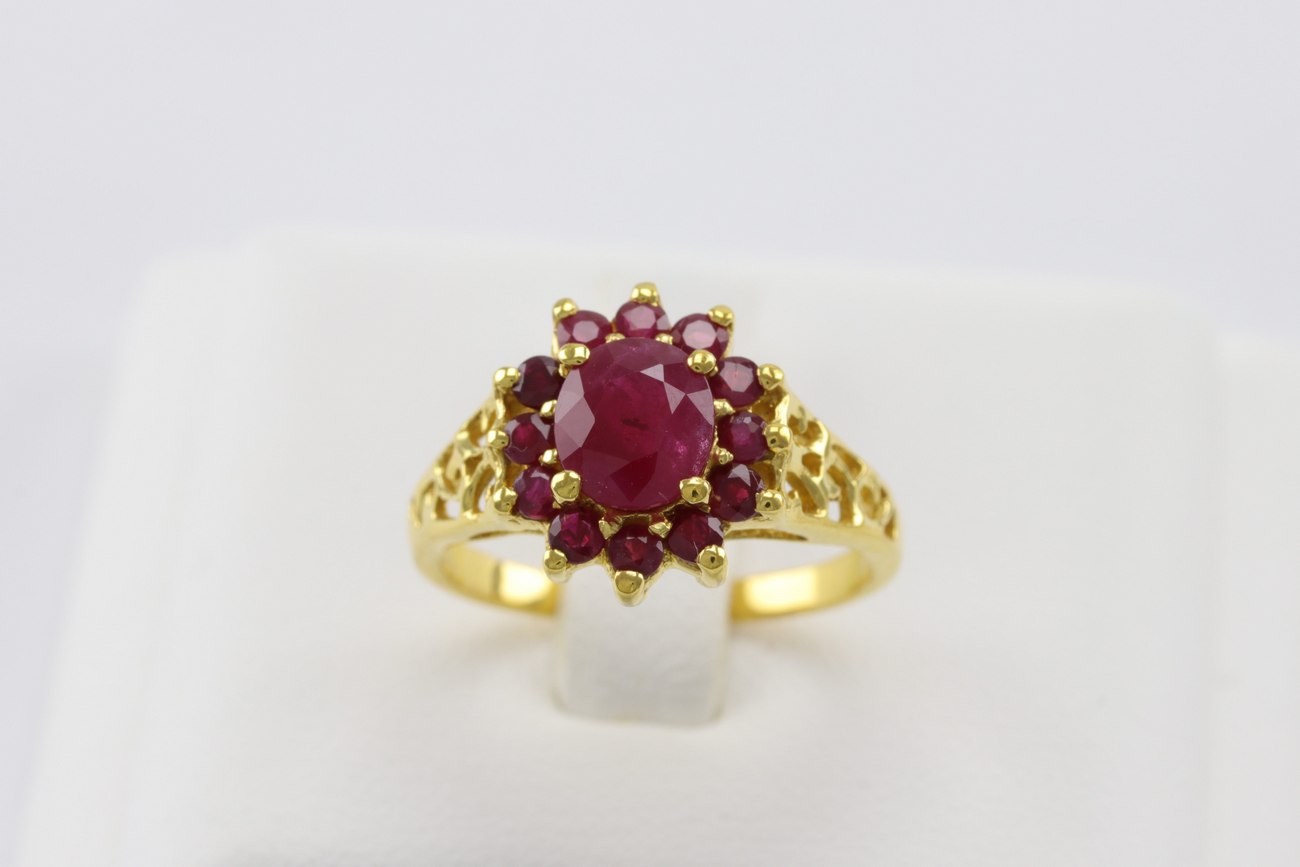 แหวนพลอยแดงทองฉลุลาย-1