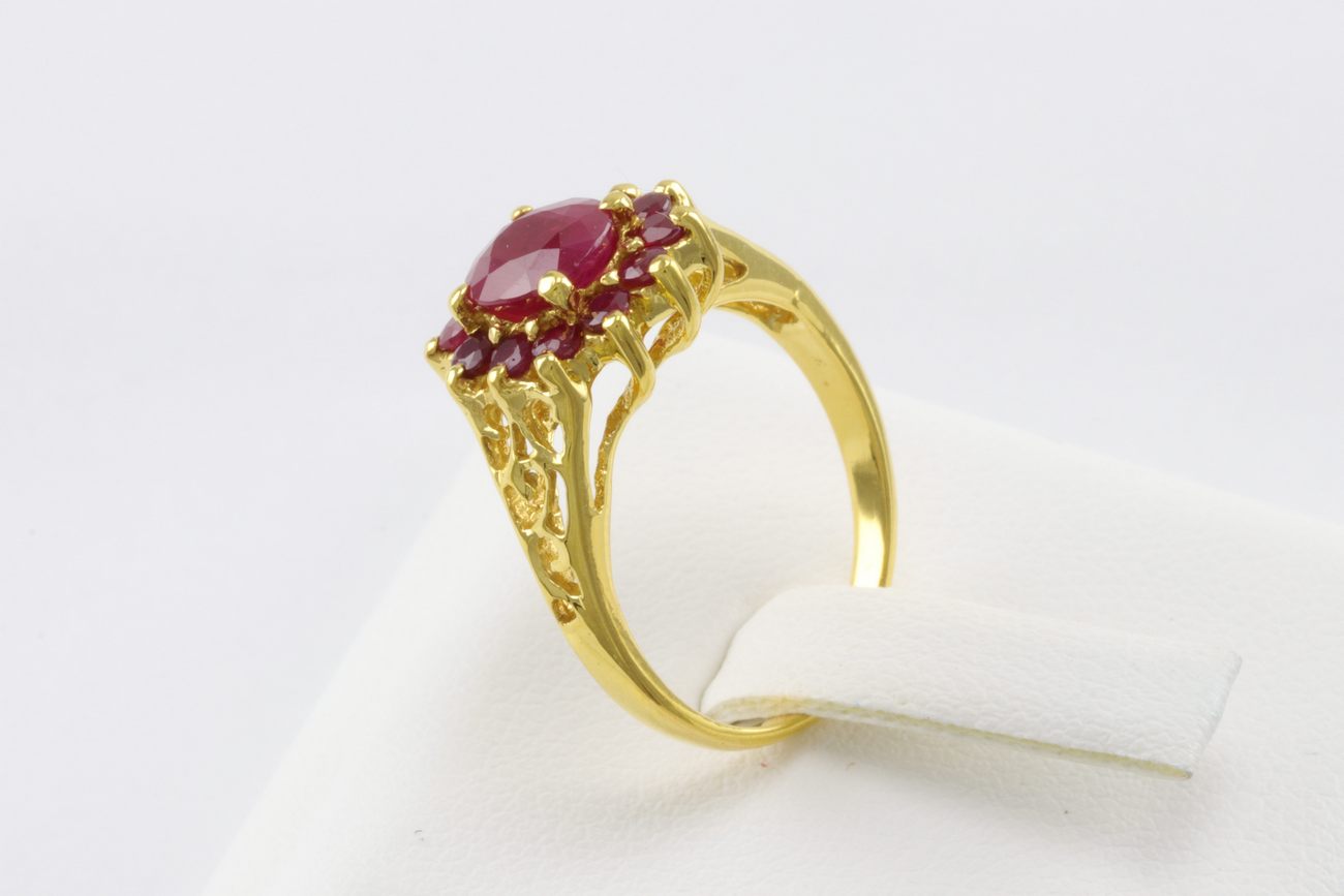 แหวนพลอยแดงทองฉลุลาย-4