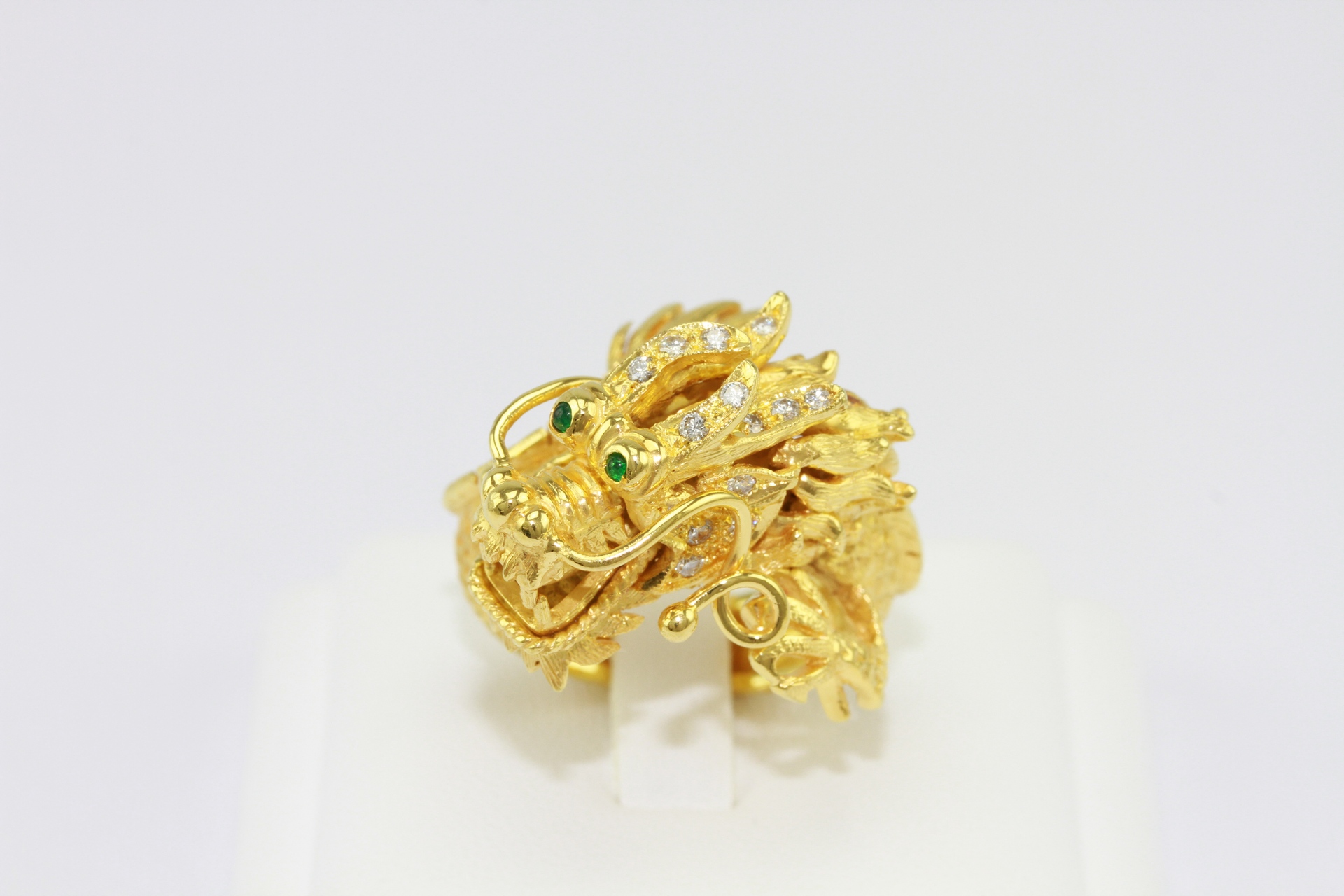 แหวนมังกรทองคำประดับเพชร-1