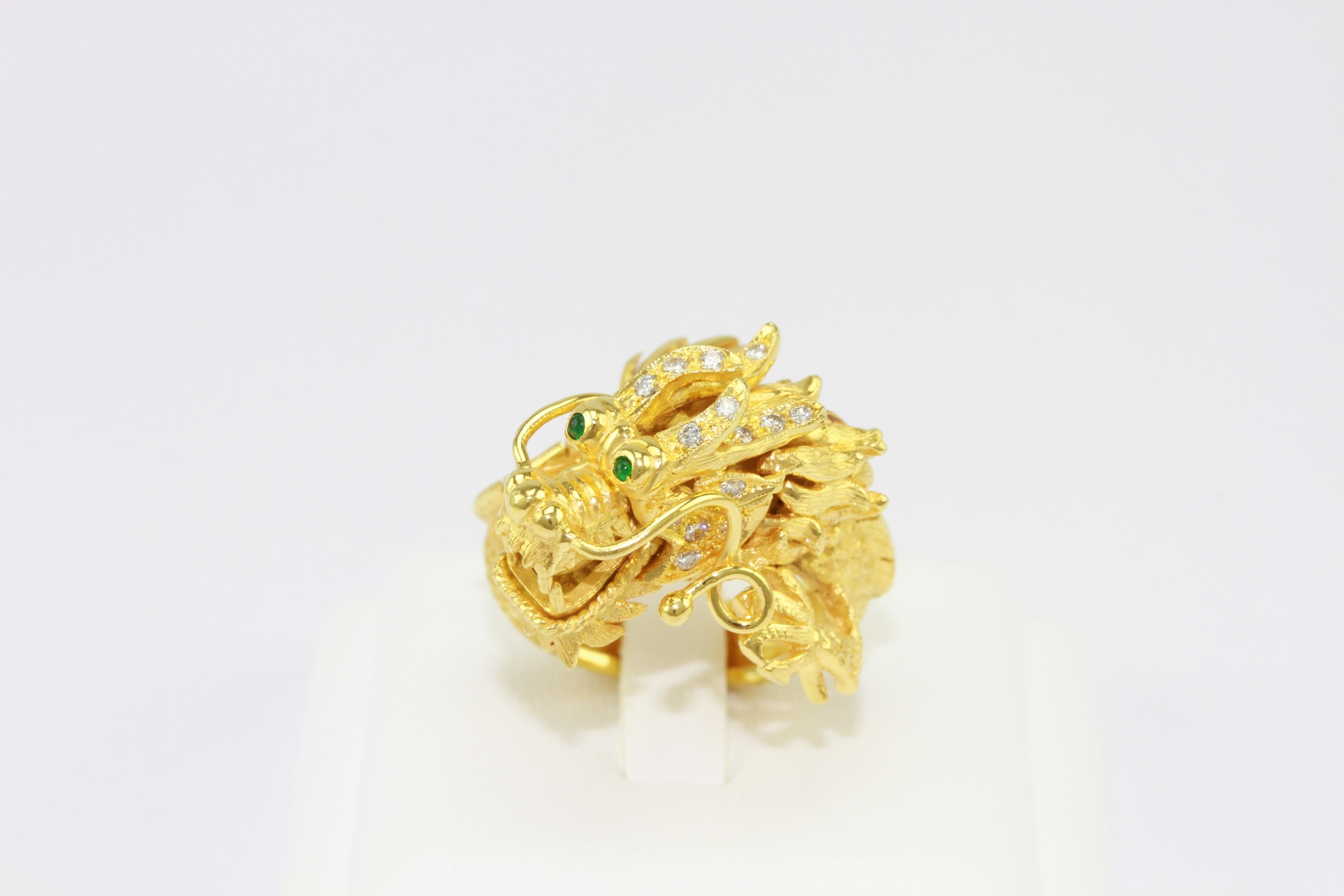 แหวนมังกรทองคำประดับเพชร-10