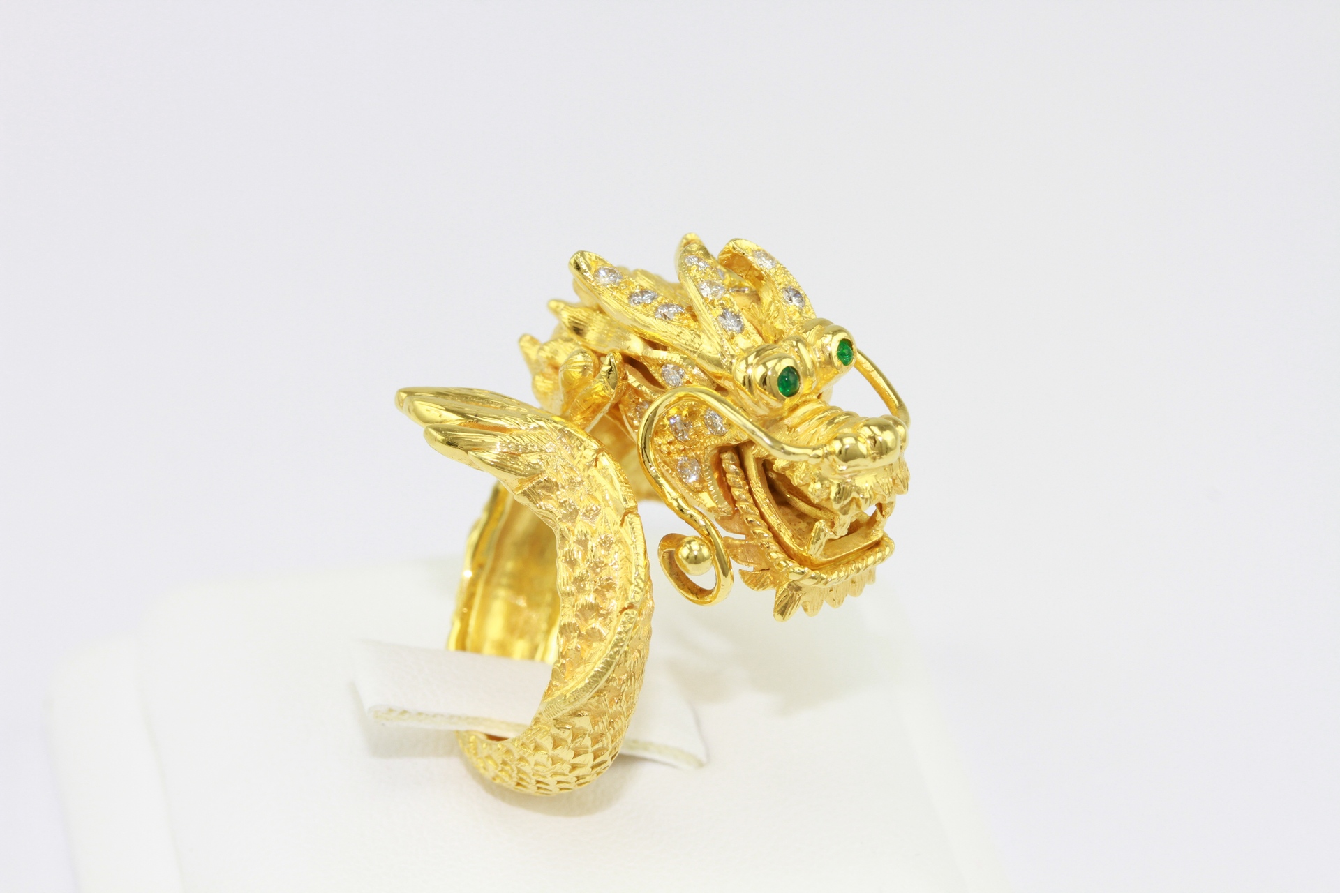 แหวนมังกรทองคำประดับเพชร-2