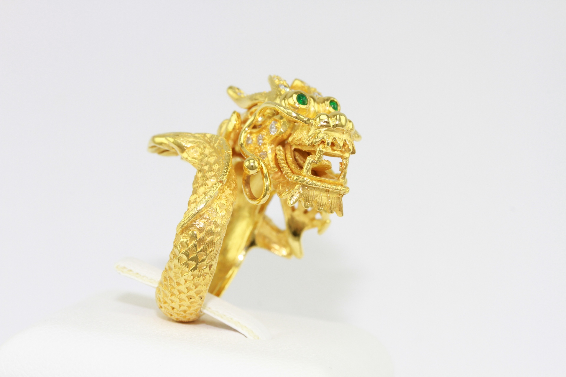 แหวนมังกรทองคำประดับเพชร-3