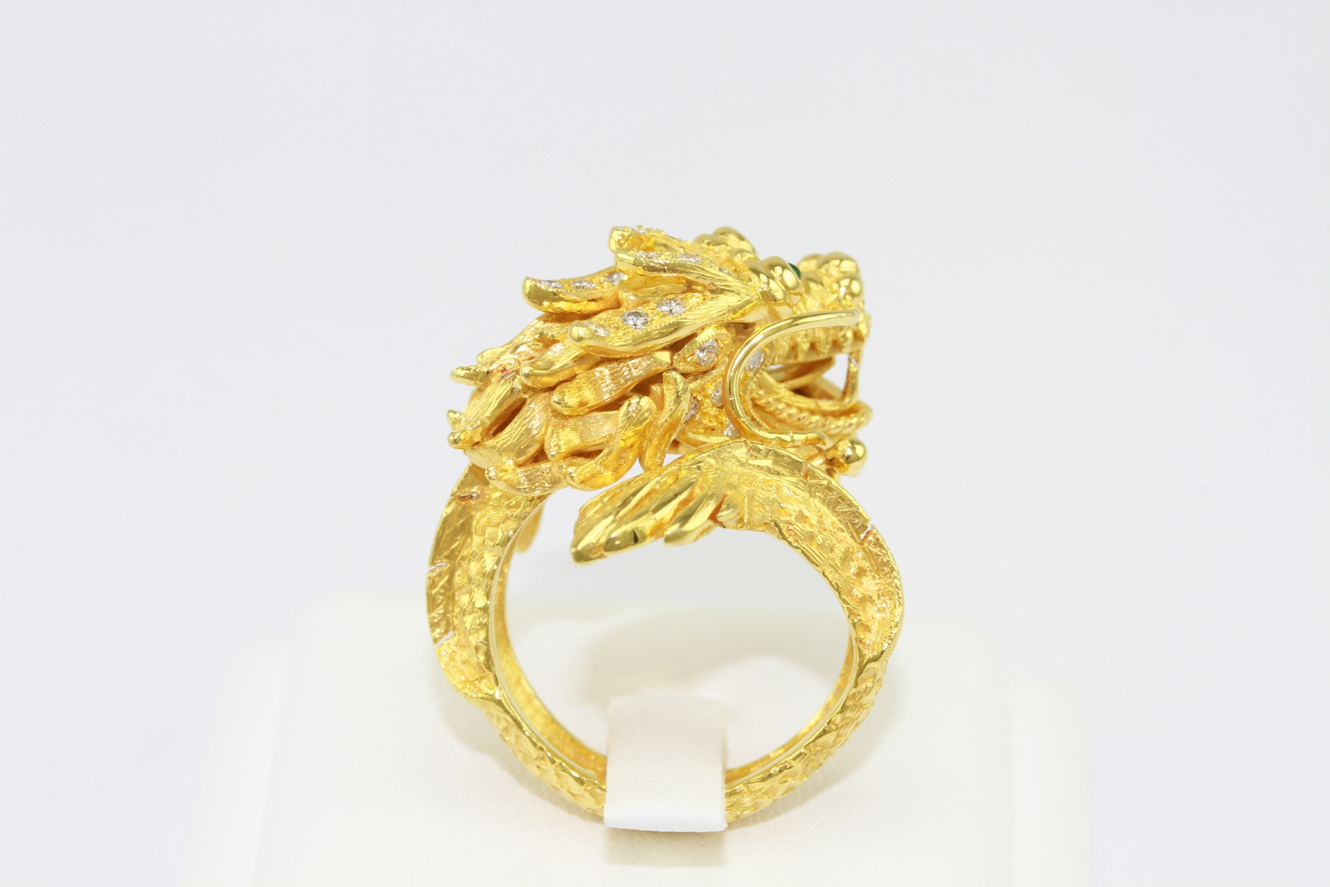 แหวนมังกรทองคำประดับเพชร-4