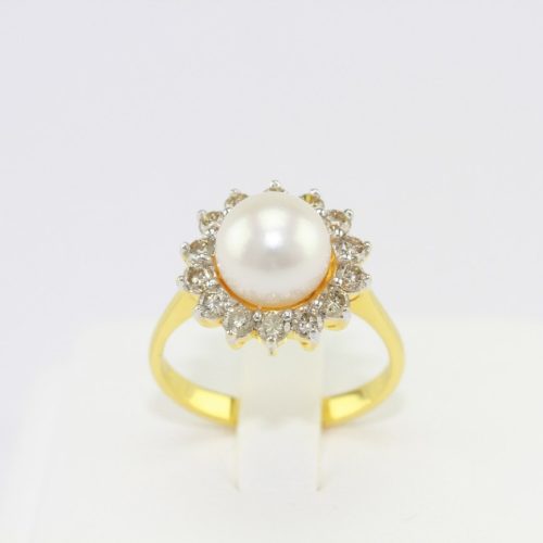 แหวนมุกล้อมเพชร