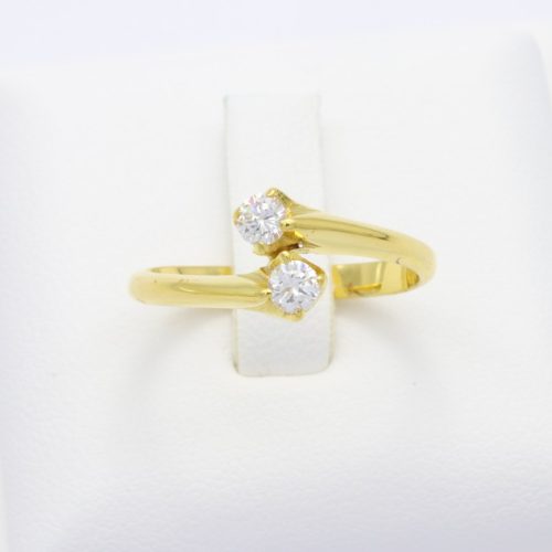 แหวนเพชรสองเม็ด