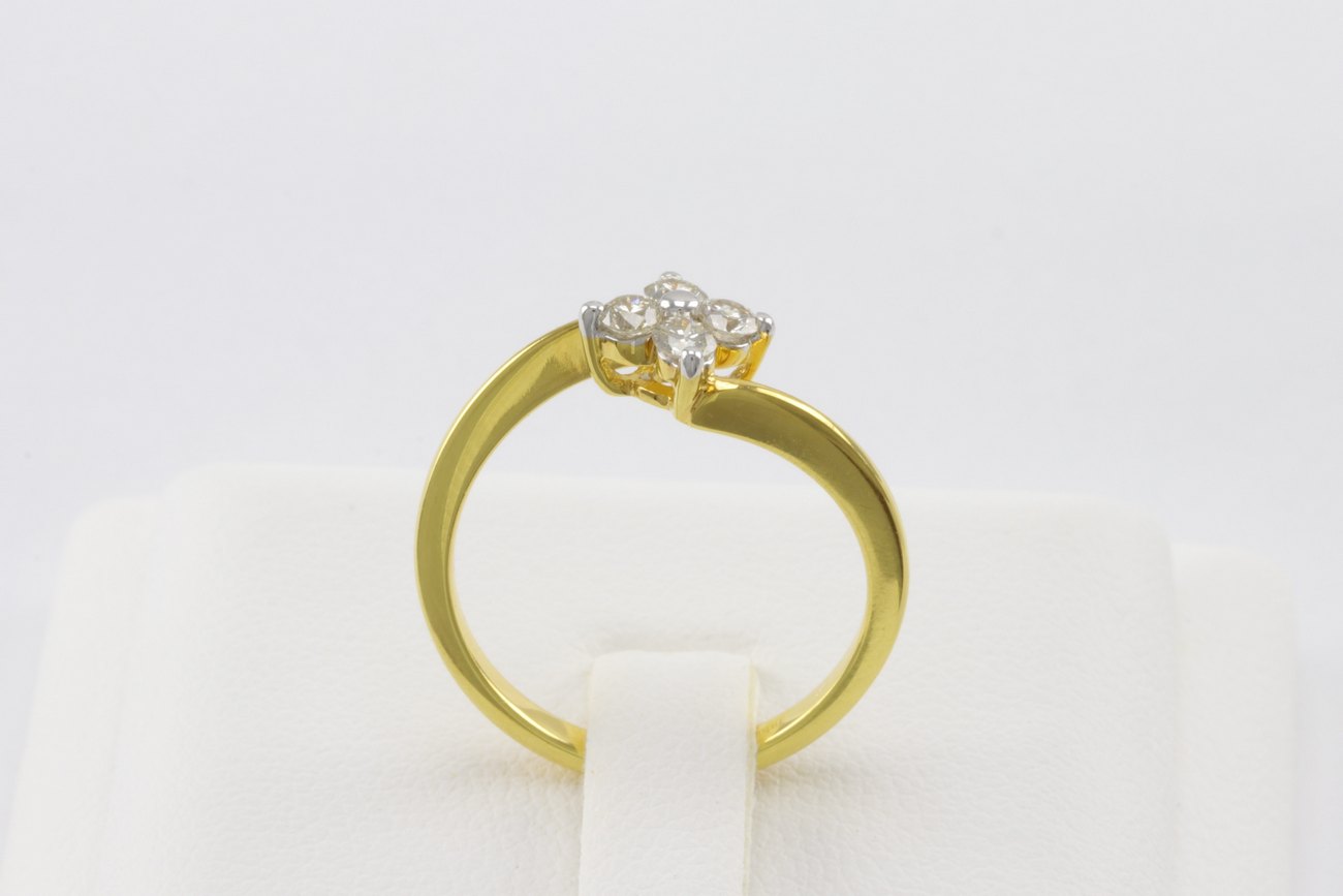 แหวนเพชรสี่เม็ด-3