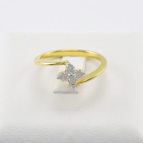 แหวนเพชรสี่เม็ด