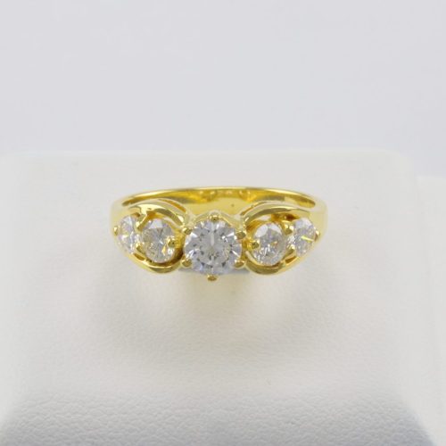 แหวนเพชรห้าเม็ด