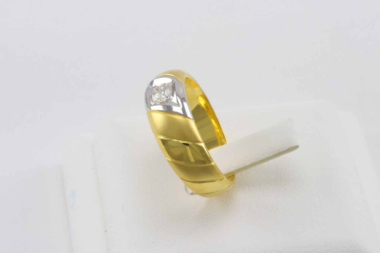 แหวนเพชรเม็ดเดี่ยวทองสลับลาย-2