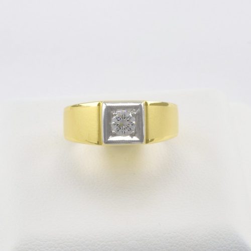 แหวนเพชรเม็ดเดี่ยวหน้ากว้าง