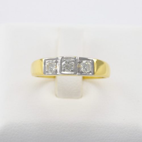 แหวนเพชรแถว 3 เม็ด