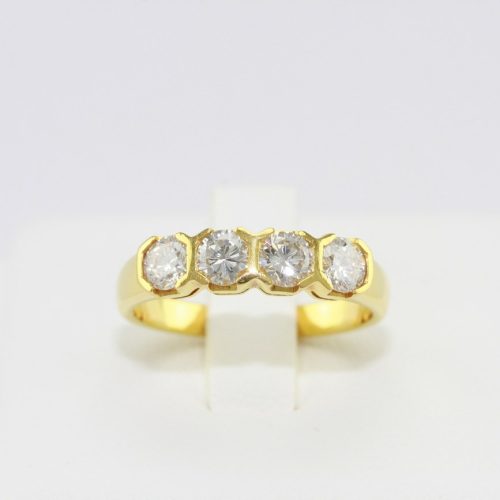 แหวนเพชรแถวสี่เม็ด