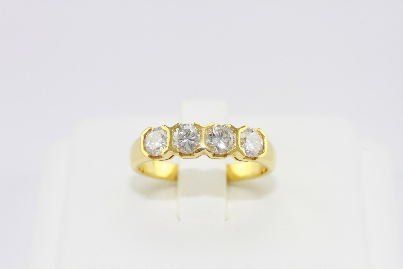 แหวนเพชรแถวสี่เม็ด-1