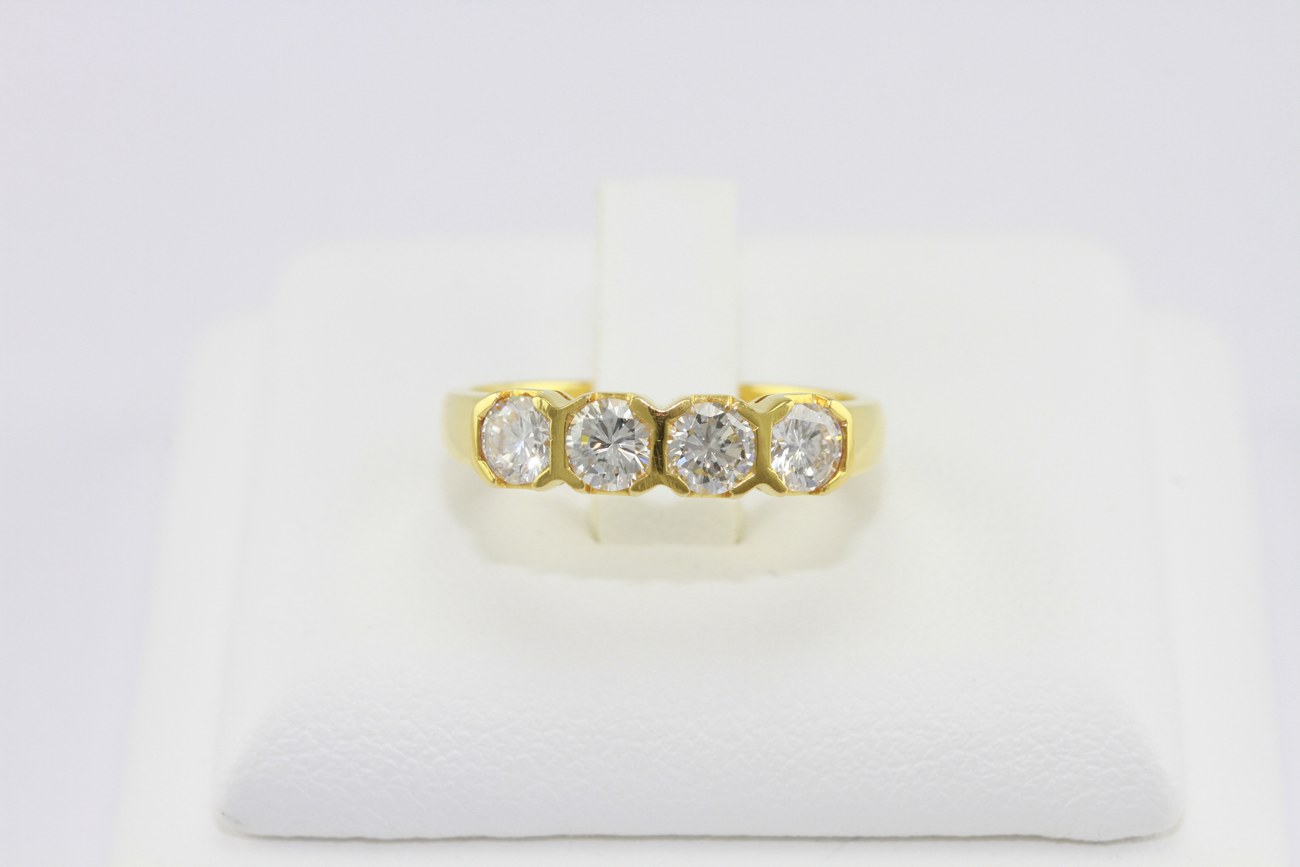 แหวนเพชรแถวสี่เม็ด-7