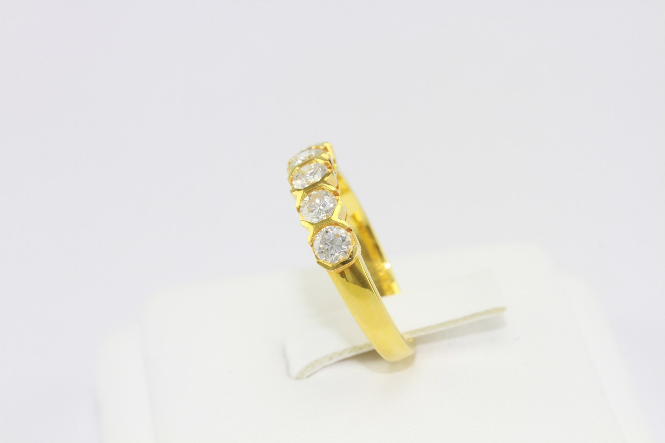 แหวนเพชรแถวห้าเม็ดรังผึ้ง-2